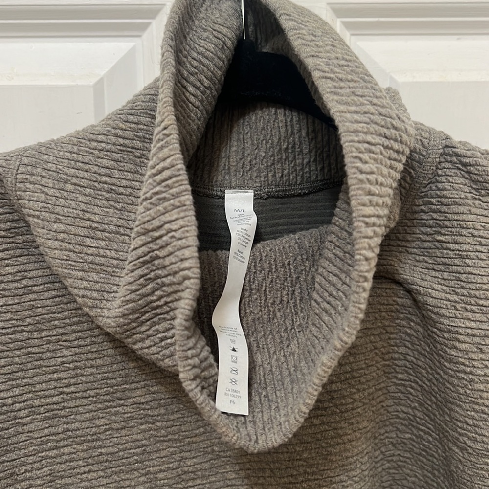 Lululemon pullover - Picture 2 of 3